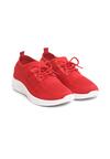 Piros sportcipő