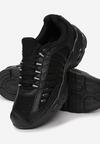 Fekete sportcipő