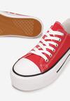 Piros tornacipő