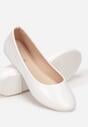 Fehér színűek balerina lapossarkú cipő