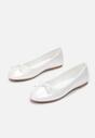 Fehér színűek balerina lapossarkú cipő