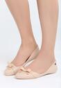 Bézs színűek balerina lapossarkú cipő
