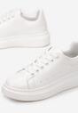 Fehér színűek tornacipő