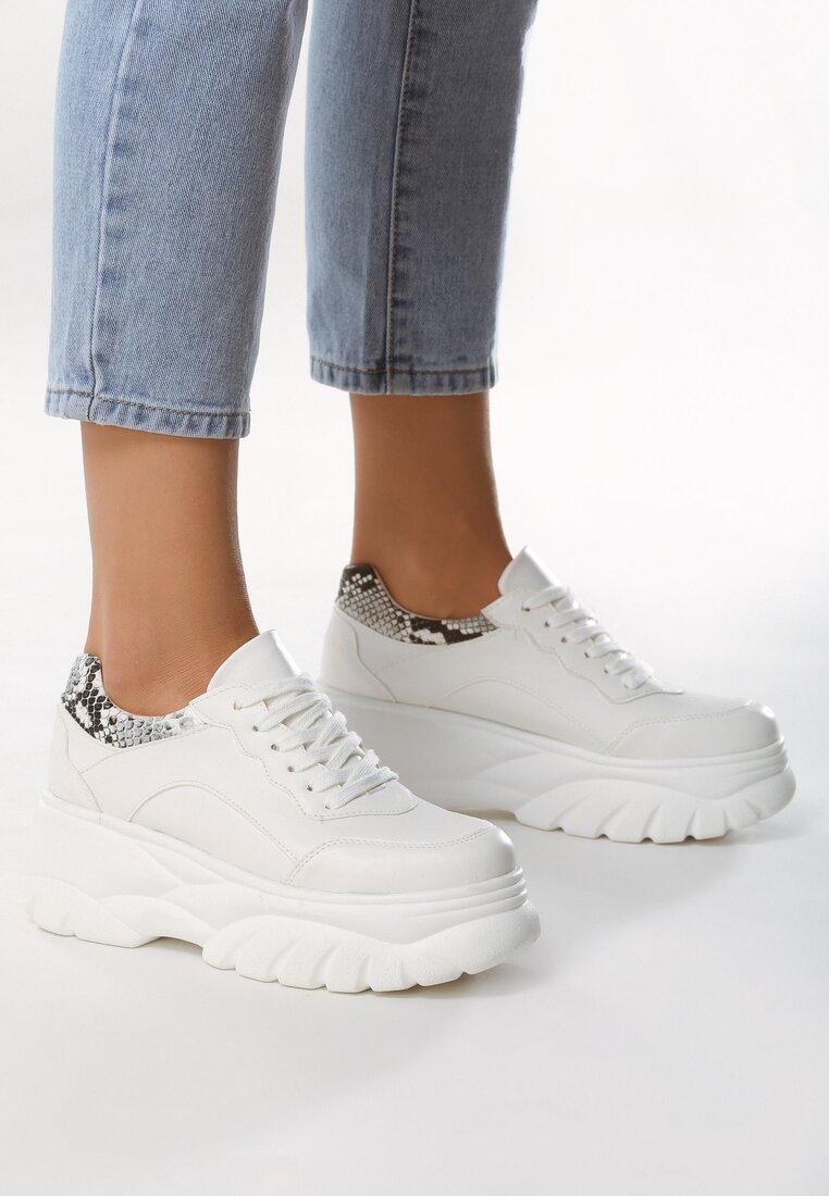 Fehér tornacipő