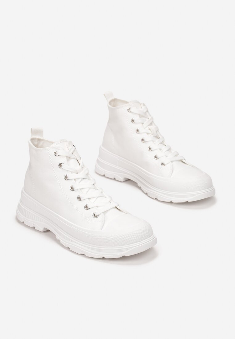 Fehér tornacipő