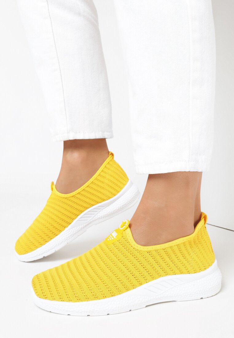 Sárga sportcipő