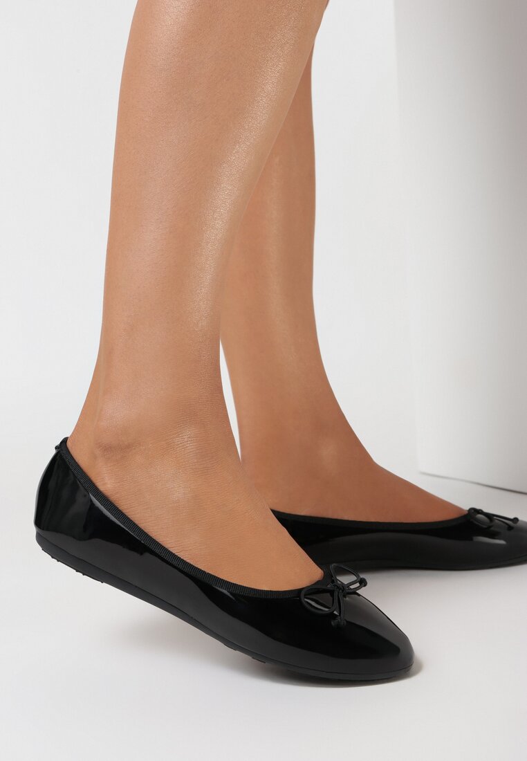 Fekete színűek balerina lapossarkú cipő