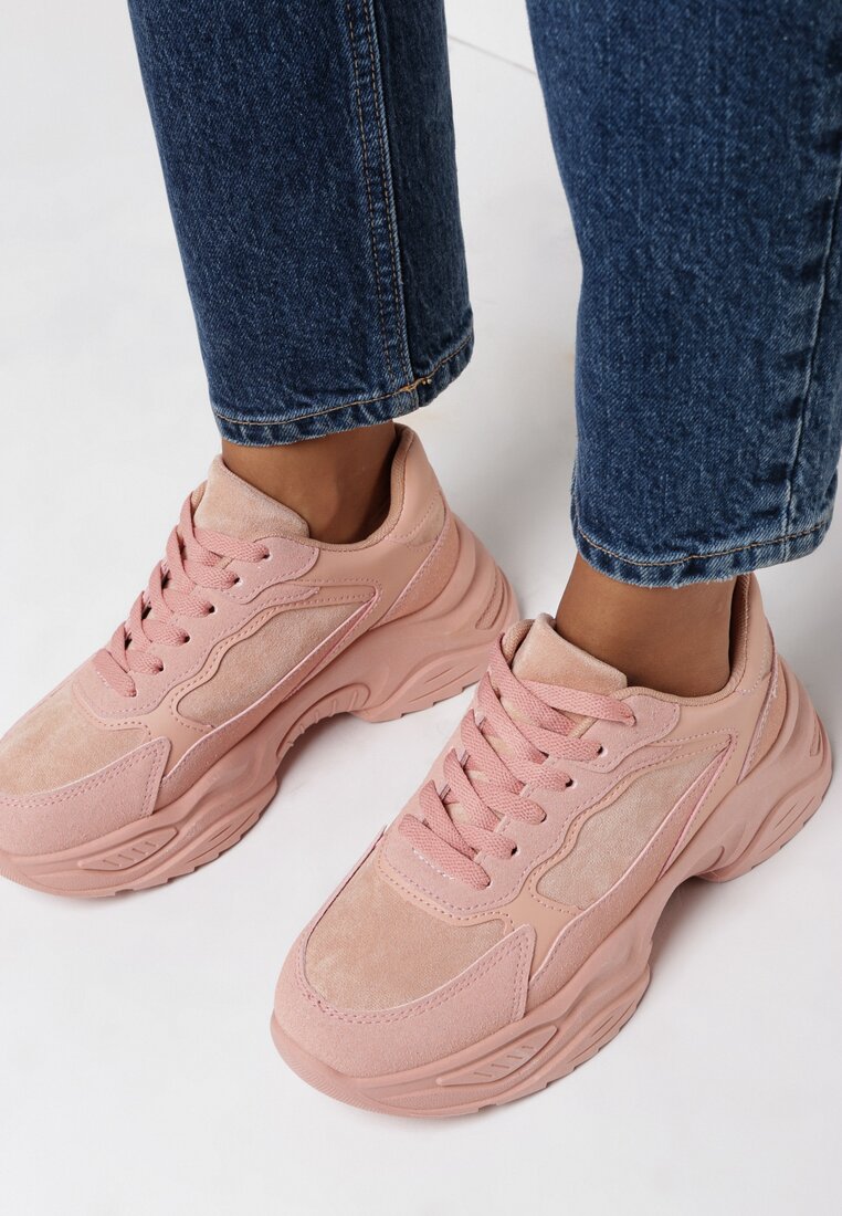 Rózsaszín tornacipő