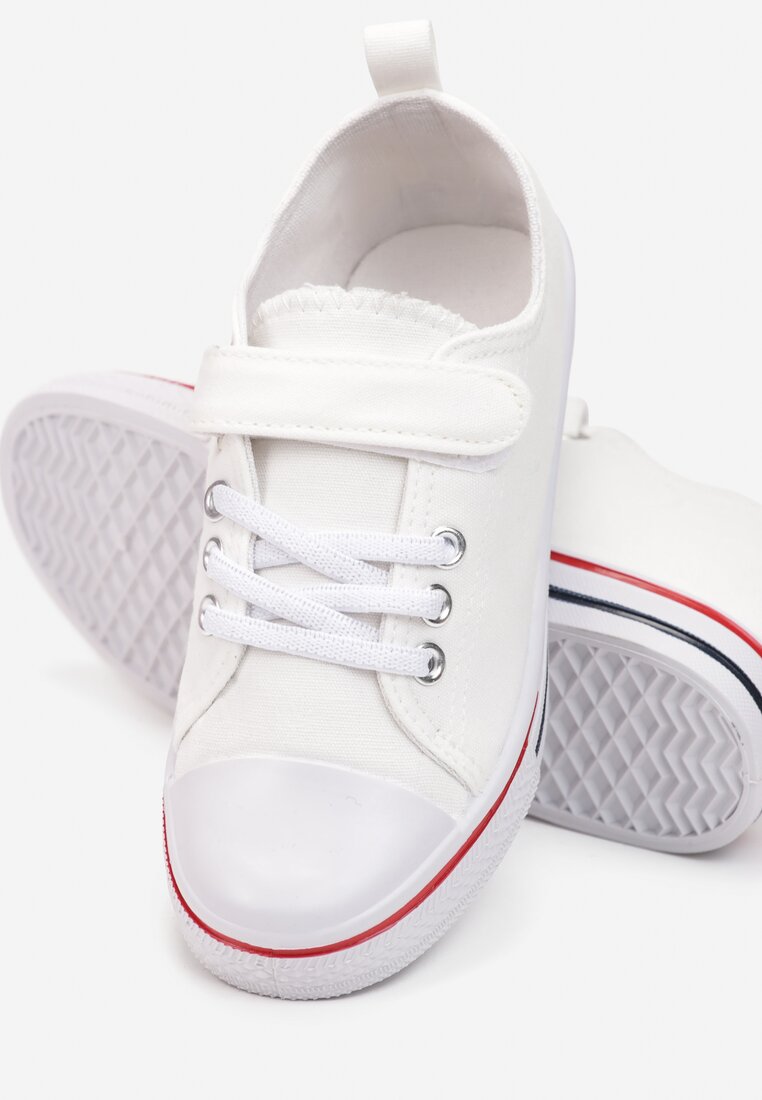 Fehér színűek tornacipő