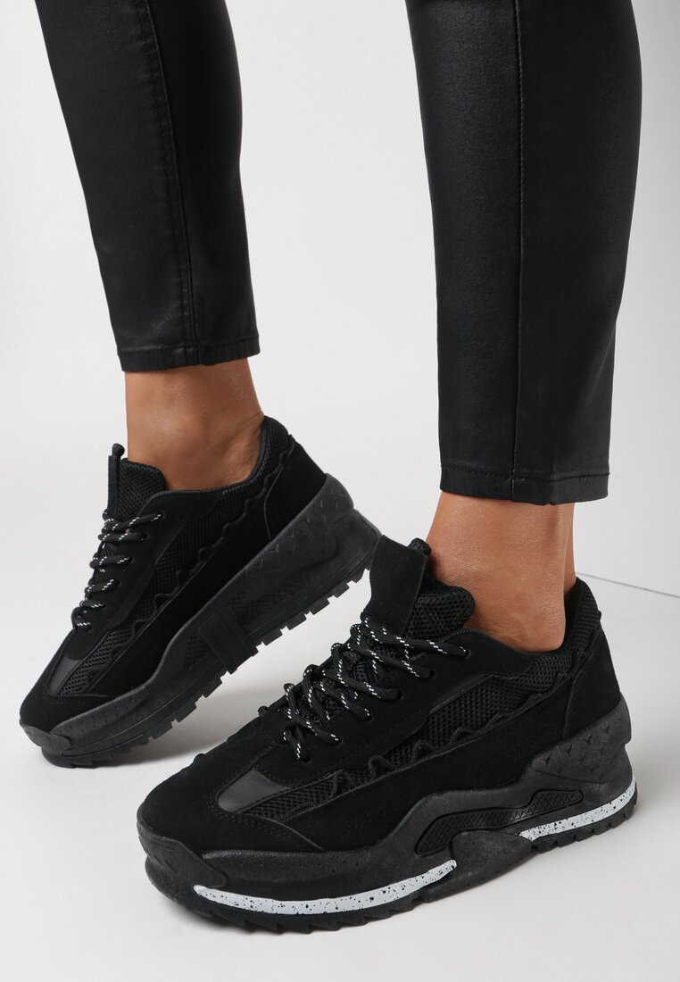 Fekete tornacipő