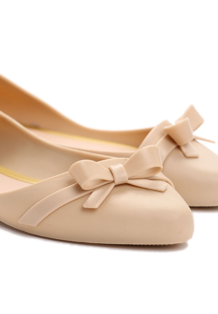 Bézs színűek balerina lapossarkú cipő