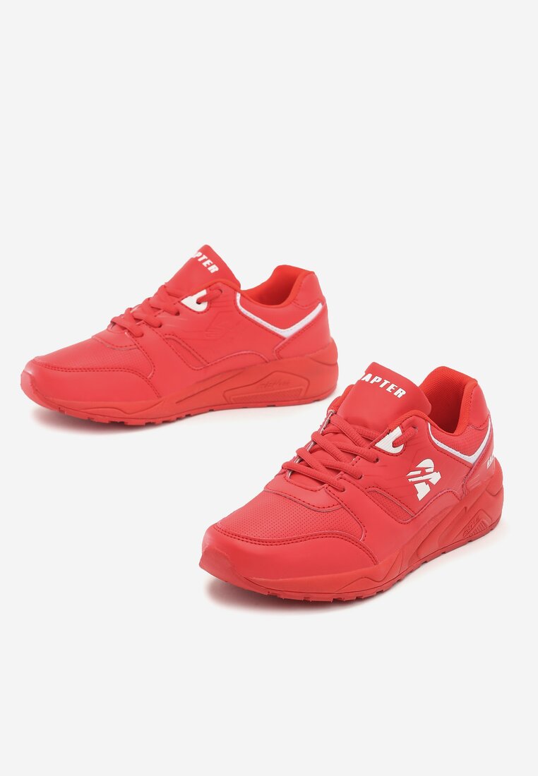 Piros sportcipő